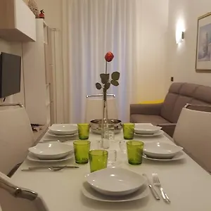 Karina House-check In H 24 Apartment